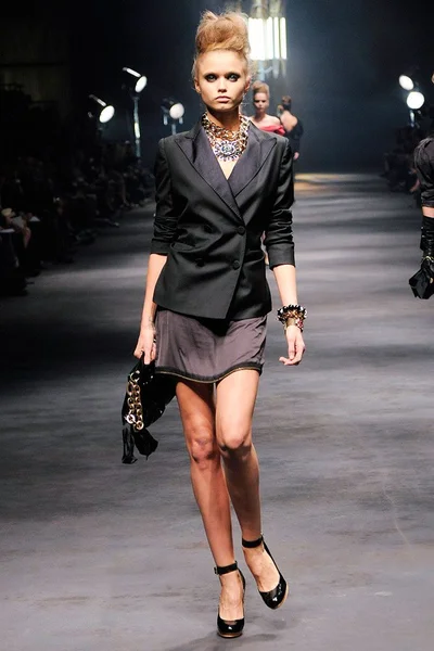 Look 17
